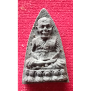 หลวงปู่ทวด ปี 2537 รุ่นปลดหนี้ พิมพ์หลังเตารีด เนื้อว่าน วัดช้างให้ ปัตตานี ปลุกเสกโดย พระอาจารย์นอง พุทธคุณด้านปลดหนี้ คุ้มครอง แคล้วคลาด และเสริมโชคลาภ No. 60